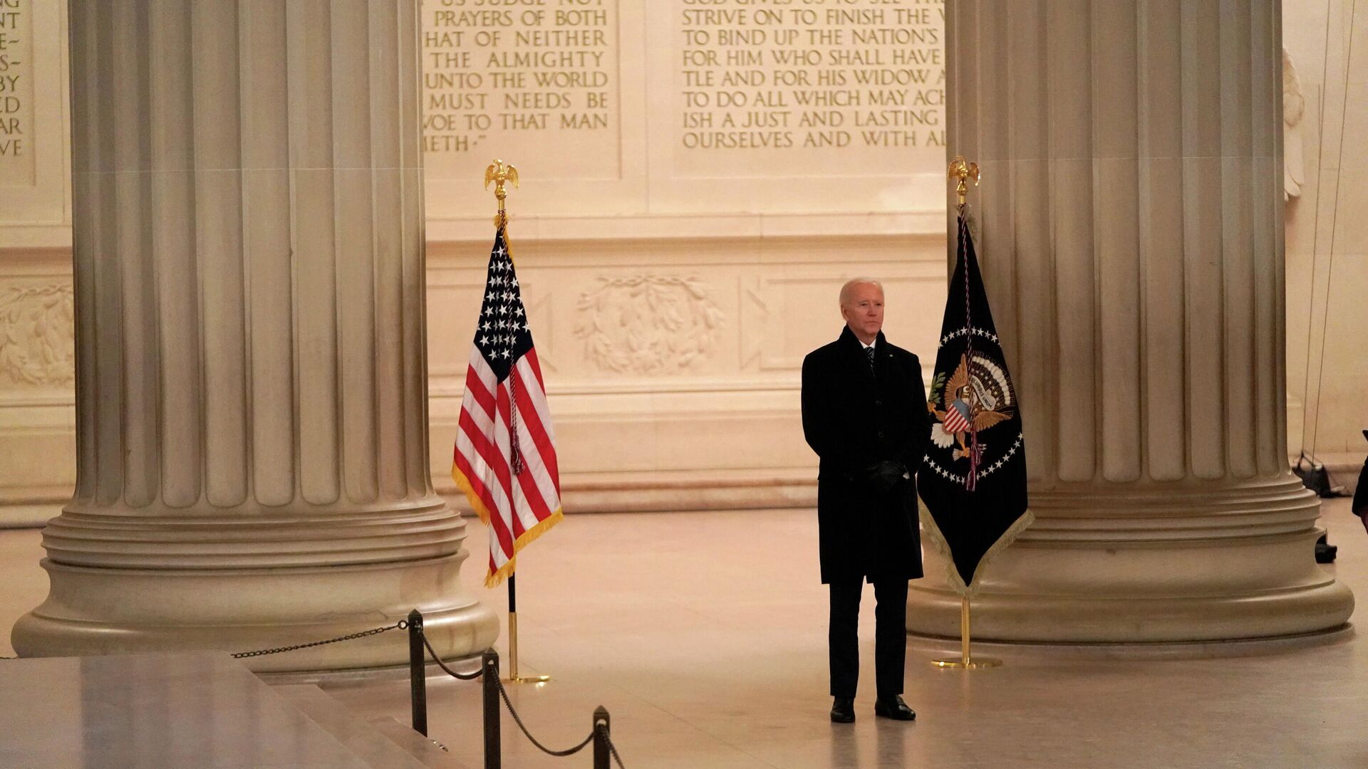 Президент США Джо Байден в Мемориале Линкольна после инаугурации в Вашингтоне, США - РИА Новости, 1920, 17.02.2021