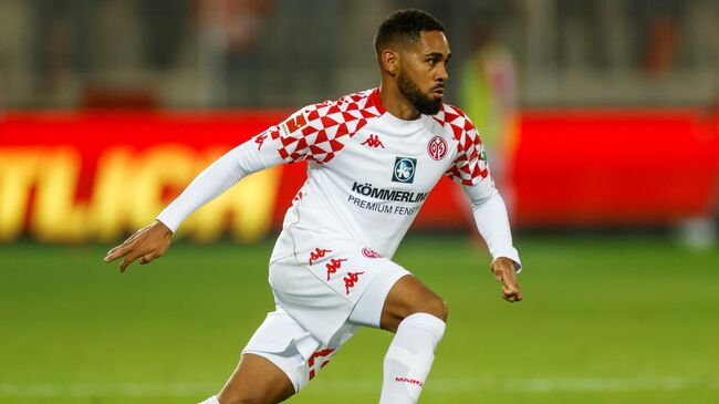 Mainz' Dutch defender Jeremiah St Juste runs with the ball during the German first division Bundesliga football match 1 FC Union Berlin v 1 FSV Mainz 05 on October 2, 2020 in Berlin. (Photo by Odd ANDERSEN / AFP) / DFL REGULATIONS PROHIBIT ANY USE OF PHOTOGRAPHS AS IMAGE SEQUENCES AND/OR QUASI-VIDEO