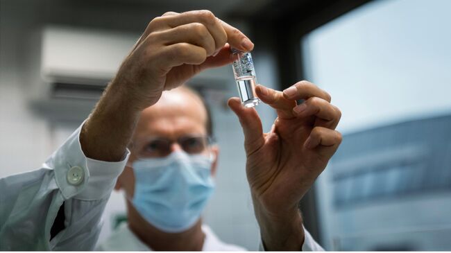 Российская вакцина Спутник V от коронавируса доставлена в Венгрию для клинических исследований