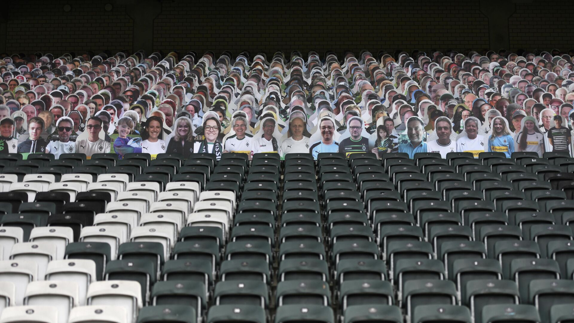 Cardboard pictures of fans are pictures ahead the German first division Bundesliga football match Borussia Moenchengladbach v Bayer 04 Leverkusen on May 23, 2020 in Moenchengladbach, western Germany. (Photo by Ina FASSBENDER / various sources / AFP) / DFL REGULATIONS PROHIBIT ANY USE OF PHOTOGRAPHS AS IMAGE SEQUENCES AND/OR QUASI-VIDEO - РИА Новости, 1920, 21.01.2021