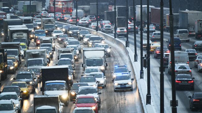 Автомобильное движение на Московской кольцевой автомобильной дороге