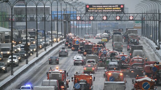 Автомобильное движение на Московской кольцевой автомобильной дороге