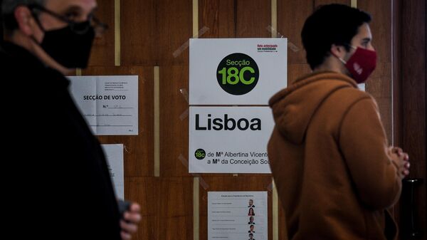 Люди на досрочном голосовании на президентских выборах в Португалии 