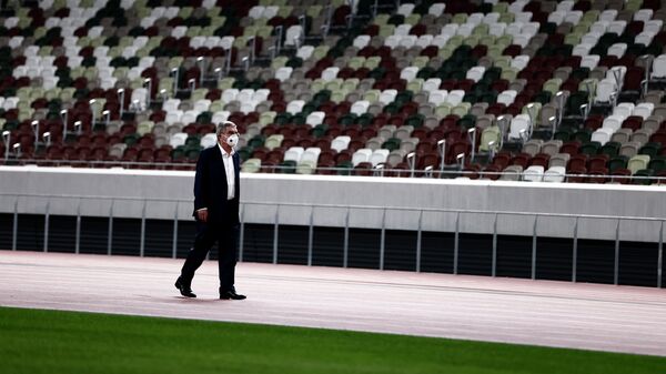 Президент Международного олимпийского комитета (МОК) Томас Бах на национальном стадионе в Токио