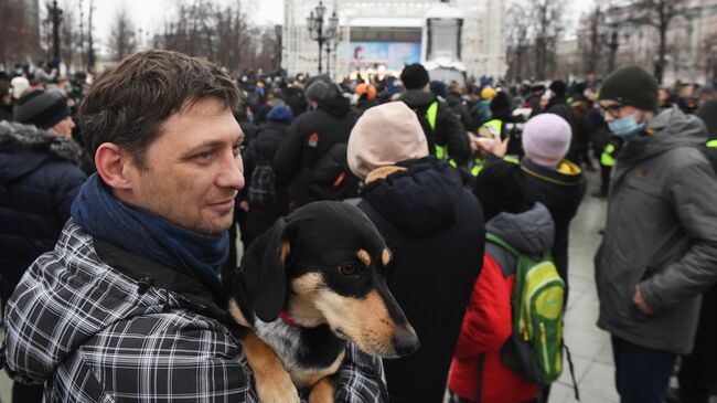 Участники несанкционированной акции сторонников Алексея Навального в Москве