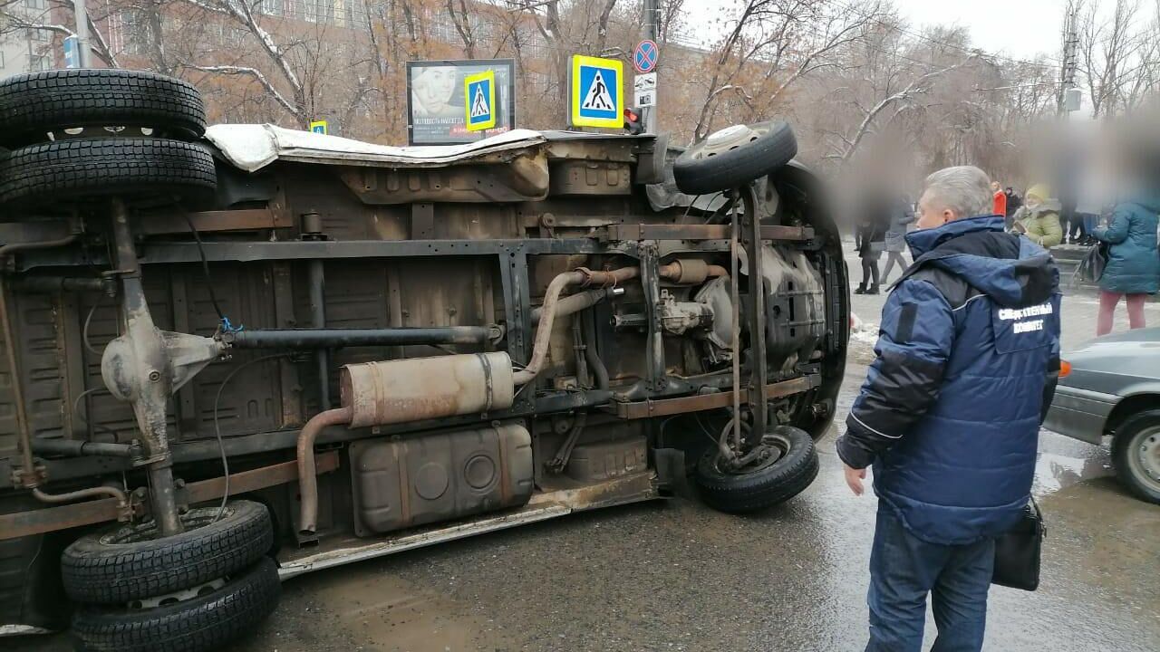 В Саратове столкнулись машина полиции и скорая, один человек погиб - РИА  Новости, 23.01.2021