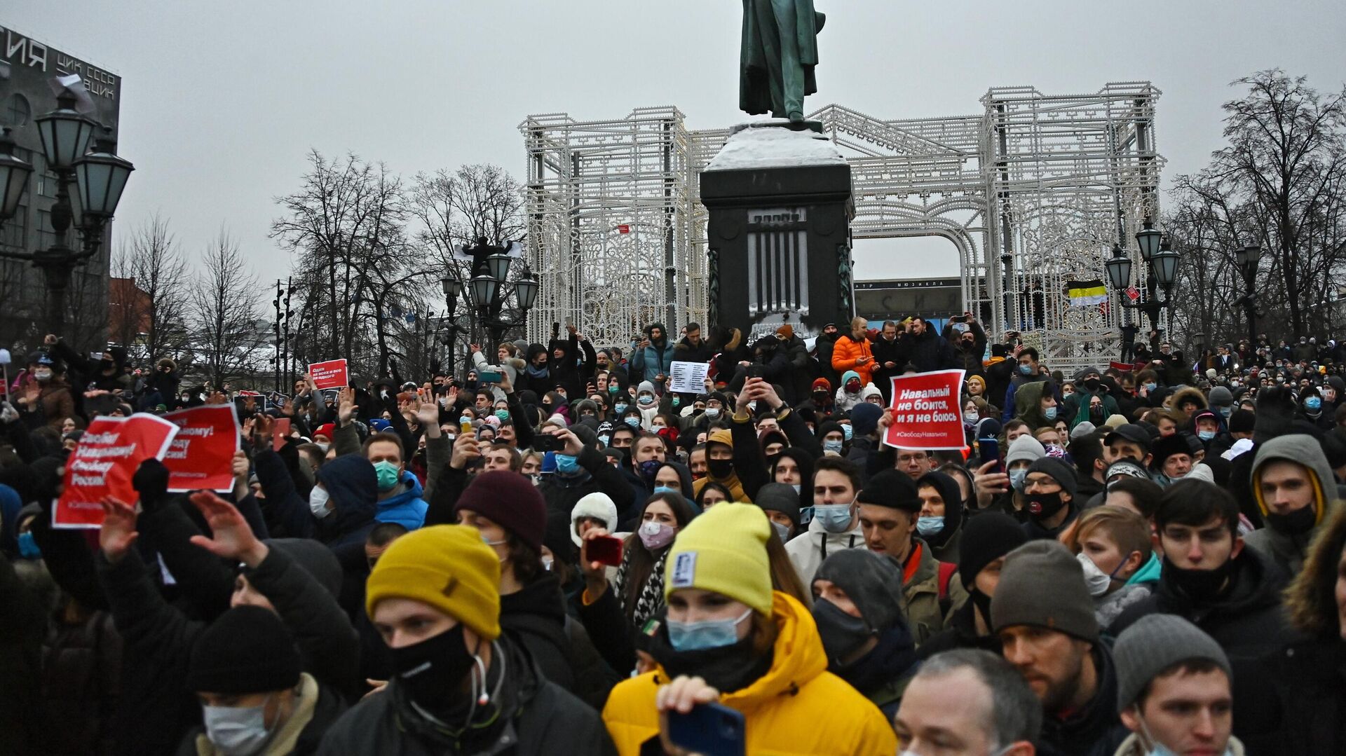 Участники несанкционированной акции сторонников Алексея Навального на Пушкинской площади в Москве - РИА Новости, 1920, 24.01.2021