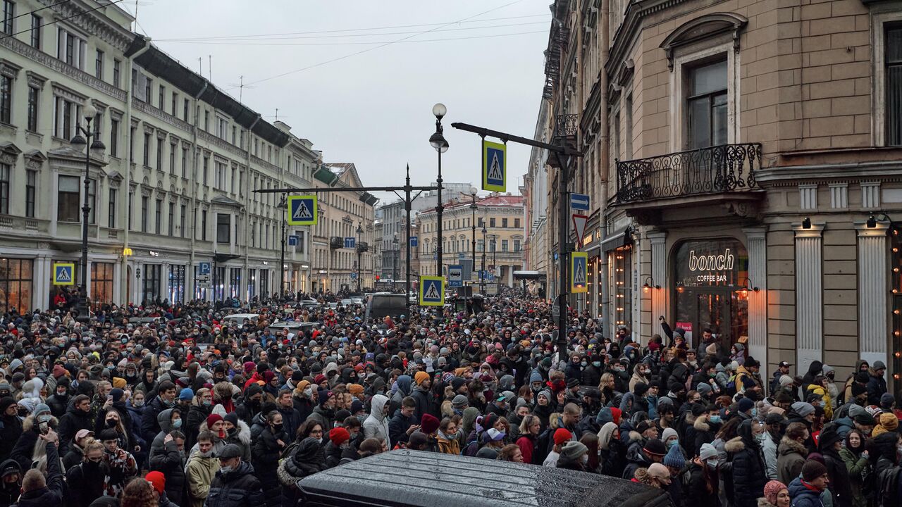 Пострадавшую при незаконной акции в Петербурге женщину готовят к выписке -  РИА Новости, 19.08.2021