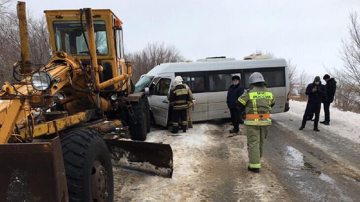 На месте ДТП с маршруткой и автогрейдером в Волгоградской области - РИА Новости, 1920, 25.01.2021