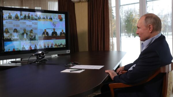 Президент РФ Владимир Путин проводит в режиме видеоконференции встречу с учащимися высших учебных заведений по случаю Дня российского студенчества