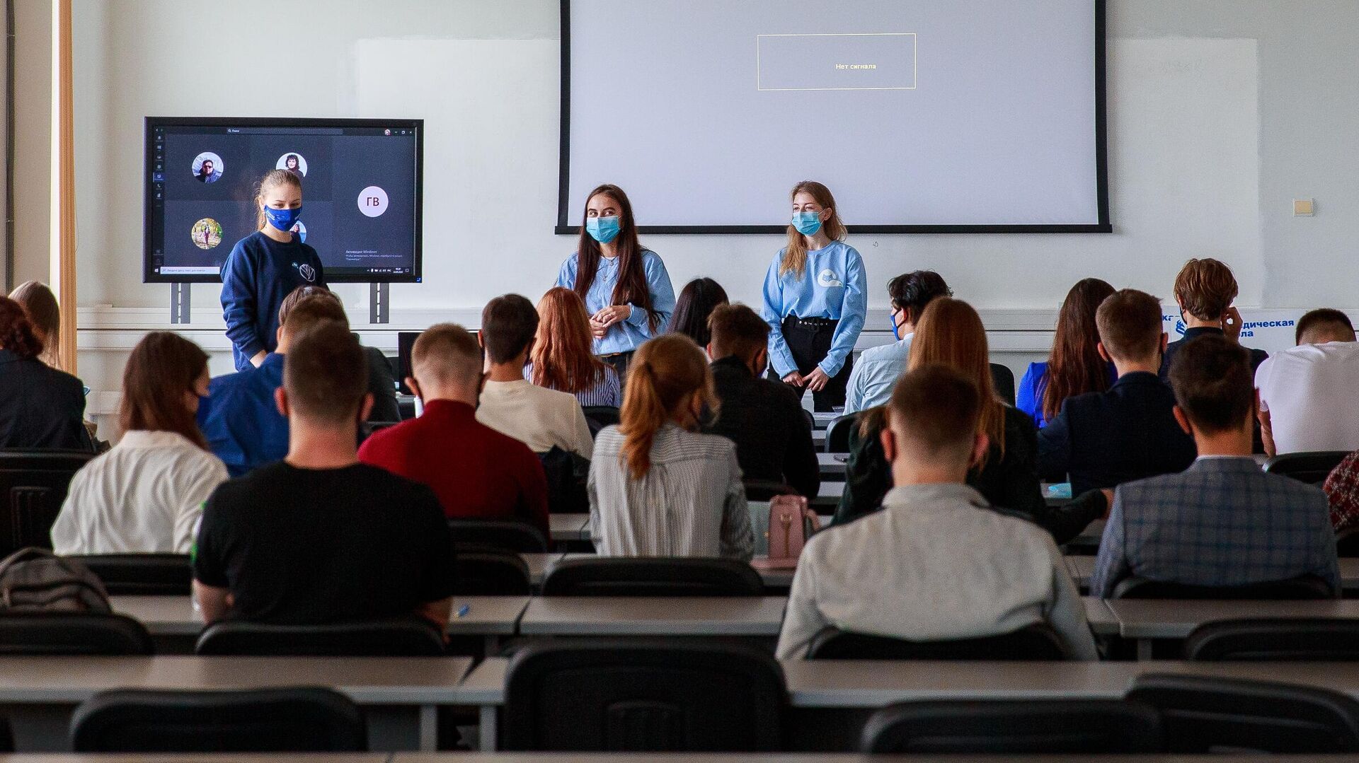 Студенты в аудитории Дальневосточного федерального университета во Владивостоке - РИА Новости, 1920, 21.04.2021