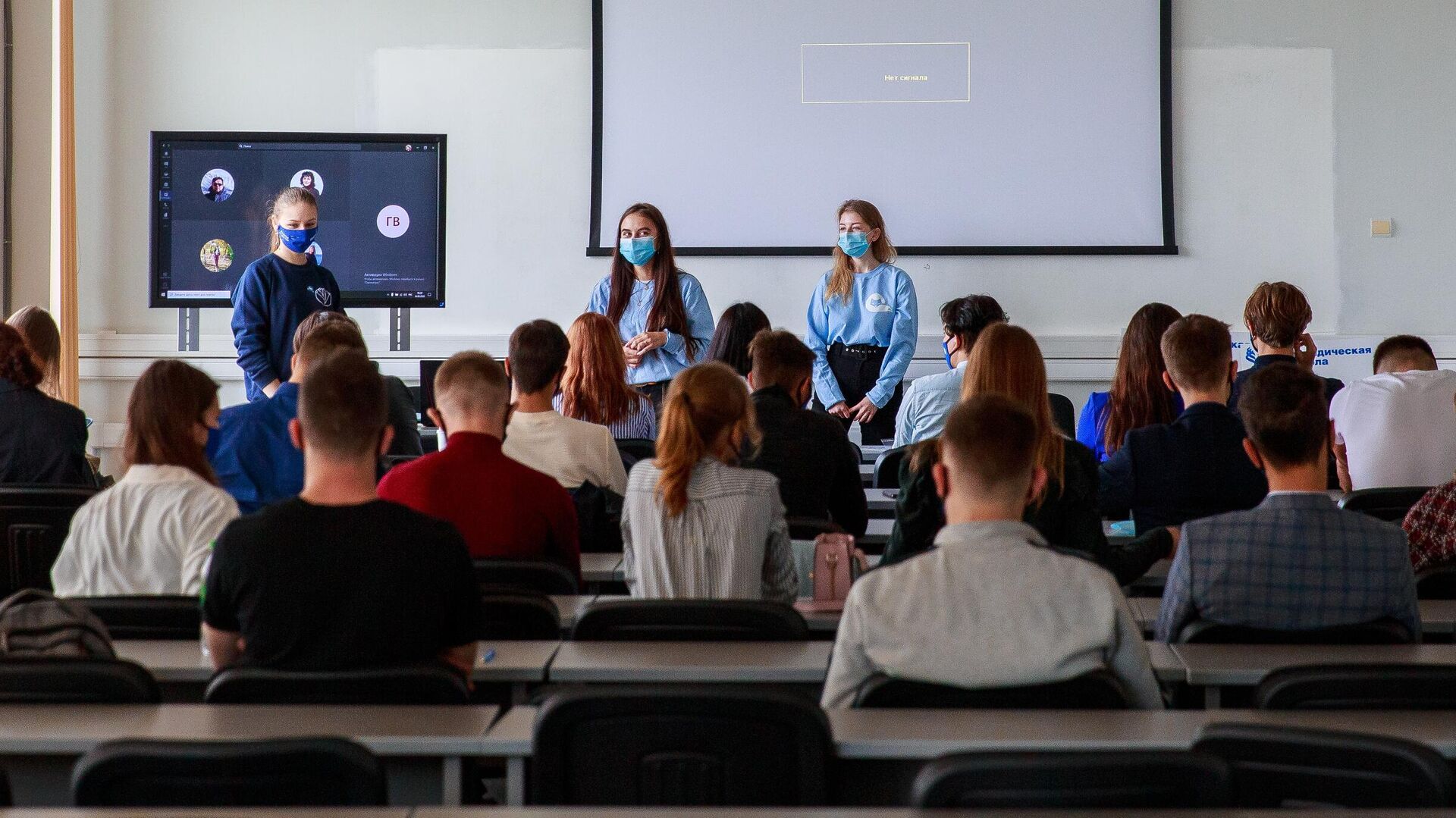 Студенты в аудитории Дальневосточного федерального университета во Владивостоке - РИА Новости, 1920, 01.04.2021