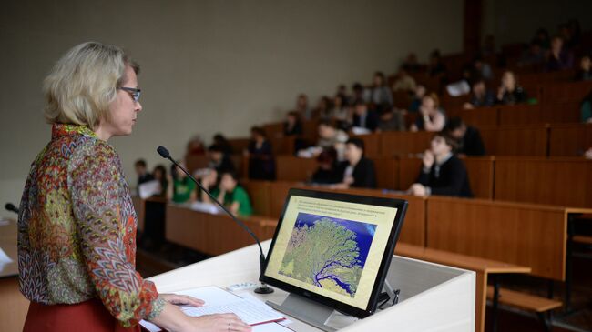 Преподаватель в аудитории Новосибирского педагогического университета