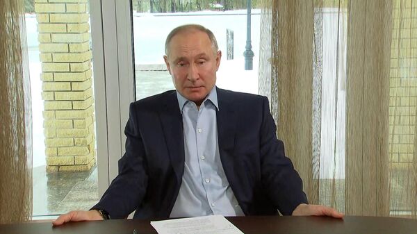 Путин о ЕГЭ: Система вызывает справедливую критику, но есть и плюсы