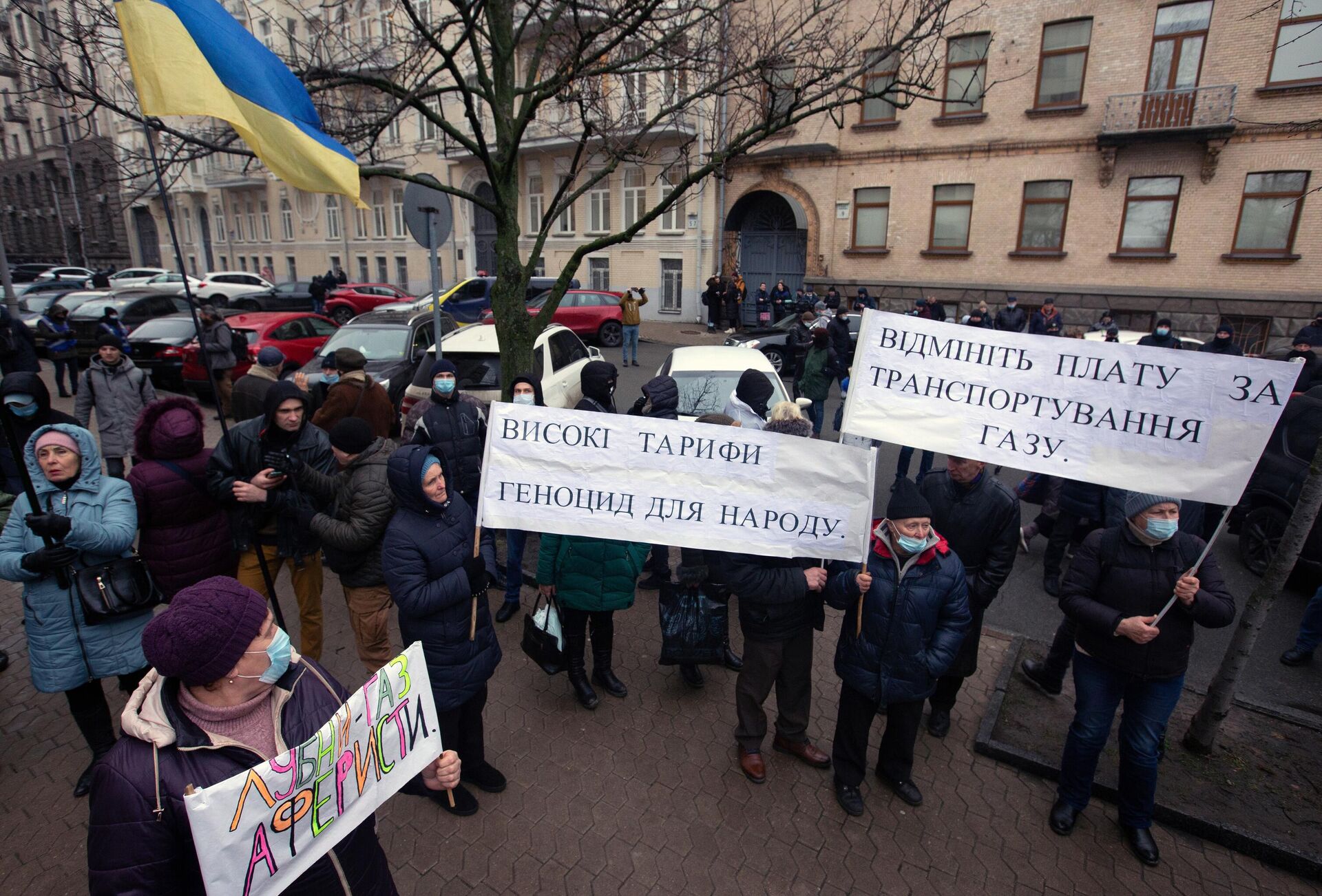 Участники акции протеста против повышения тарифов на коммунальные услуги возле администрации президента Украины в Киеве - РИА Новости, 1920, 22.05.2024