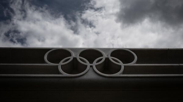 Олимпийские кольца на входе в штаб-квартиру МОК