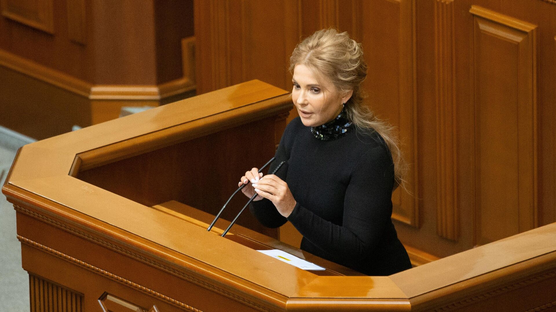 Юлия Тимошенко выступает на заседании первой пленарной сессии Верховной рады Украины в 2021 году - РИА Новости, 1920, 23.11.2021