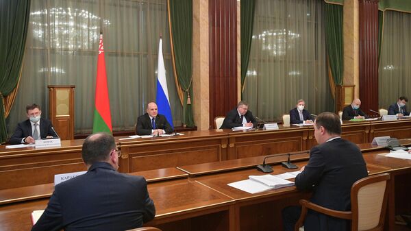 Председатель правительства РФ Михаил Мишустин и премьер-министр Белоруссии Роман Головченко  во время переговоров