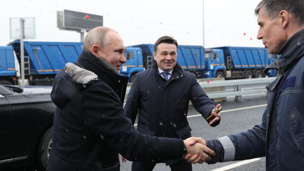 Президент РФ Владимир Путин принимает участие в церемонии открытия транспортной развязки в Химках