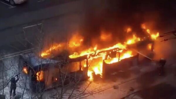 Автобус сгорел на улице Наметкина в Москве