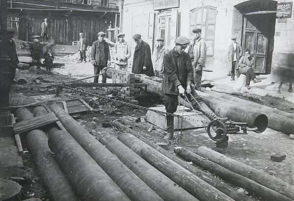 Подготовительные работы к монтажу труб в Елецком переулке, 1930 год