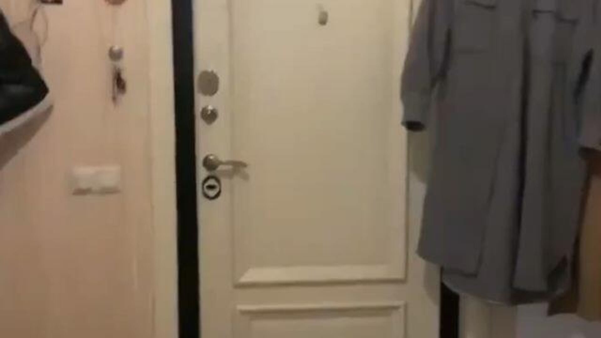 Выбили дверь в квартиру