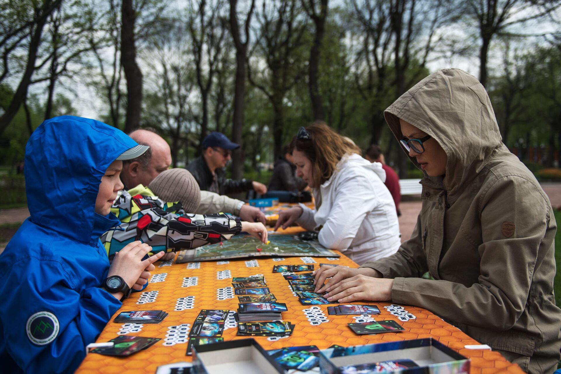 Москвичи играют в настольные игры в Центральном парке культуры и отдыха имени Горького в Москве - РИА Новости, 1920, 27.01.2021