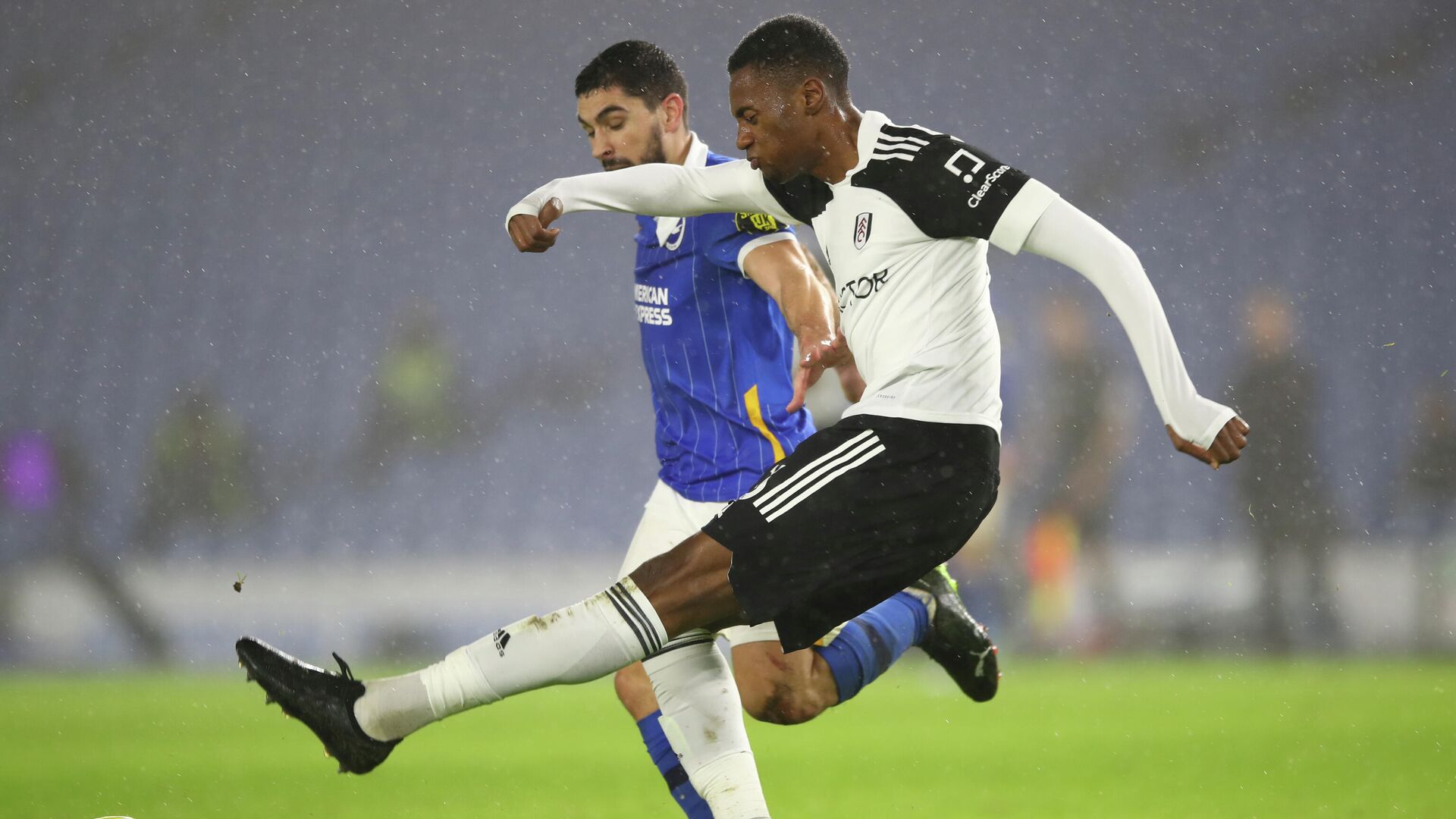 Fulham's English defender Tosin Adarabioyo (R) vies with Brighton's French striker Neal Maupay (L) during the English Premier League football match between Brighton and Hove Albion and Fulham at the American Express Community Stadium in Brighton, southern England on January 27, 2021. - The game finished 0-0. (Photo by Bryn Lennon / POOL / AFP) / RESTRICTED TO EDITORIAL USE. No use with unauthorized audio, video, data, fixture lists, club/league logos or 'live' services. Online in-match use limited to 120 images. An additional 40 images may be used in extra time. No video emulation. Social media in-match use limited to 120 images. An additional 40 images may be used in extra time. No use in betting publications, games or single club/league/player publications. /  - РИА Новости, 1920, 28.01.2021