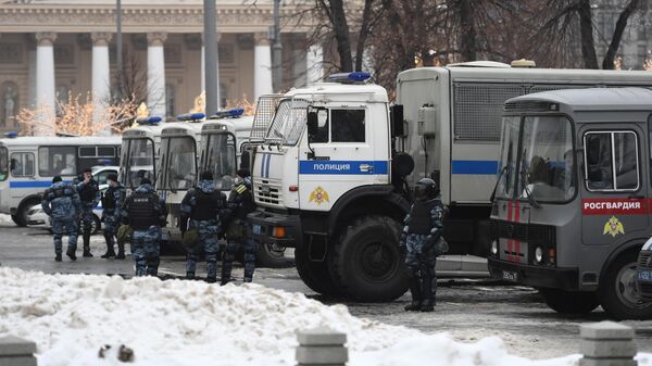 Сотрудники полиции на Театральной площади в Москве