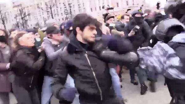 Кадр видео беспорядков с участием Сайд-Мухамада Джумаева