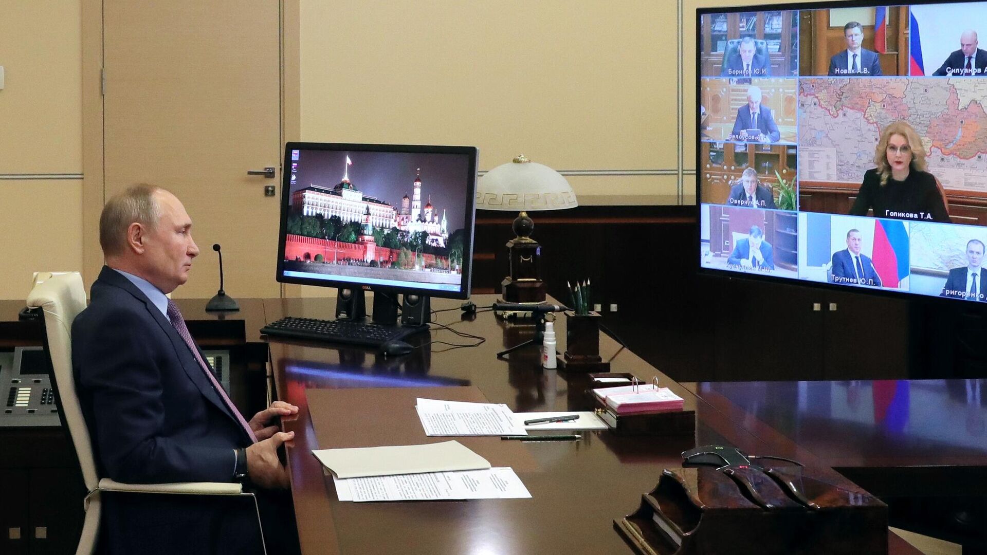 Президент РФ Владимир Путин проводит в режиме видеоконференции совещание с членами правительства РФ - РИА Новости, 1920, 28.01.2021