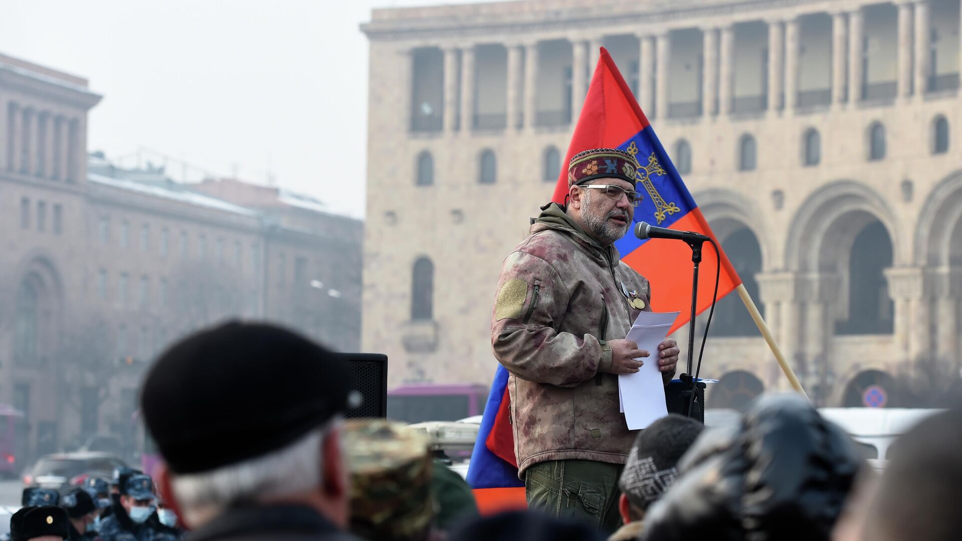 Участники акции протеста с требованием отставки премьер-министра Армении Никола Пашиняна на площади Республики в Ереване - РИА Новости, 1920, 23.02.2021