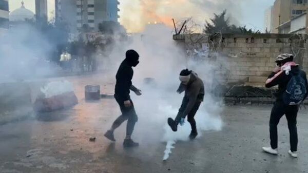 Беспорядки в Триполи: полиция пустила в ход слезоточивый газ