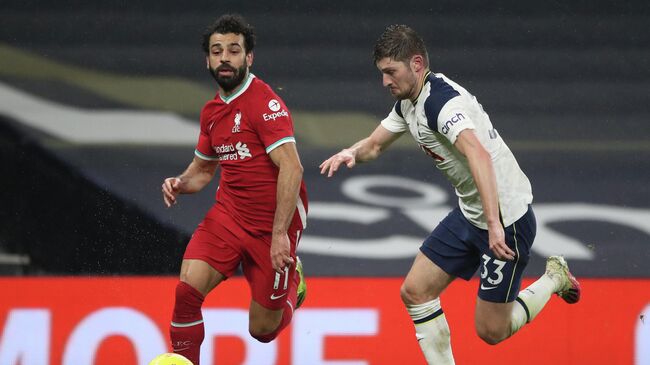 Liverpool's Egyptian midfielder Mohamed Salah (L) takes on Tottenham Hotspur's Welsh defender Ben Davies (R) during the English Premier League football match between Tottenham Hotspur and Liverpool at Tottenham Hotspur Stadium in London, on January 28, 2021. (Photo by Nick Potts / POOL / AFP) / RESTRICTED TO EDITORIAL USE. No use with unauthorized audio, video, data, fixture lists, club/league logos or 'live' services. Online in-match use limited to 120 images. An additional 40 images may be used in extra time. No video emulation. Social media in-match use limited to 120 images. An additional 40 images may be used in extra time. No use in betting publications, games or single club/league/player publications. / 