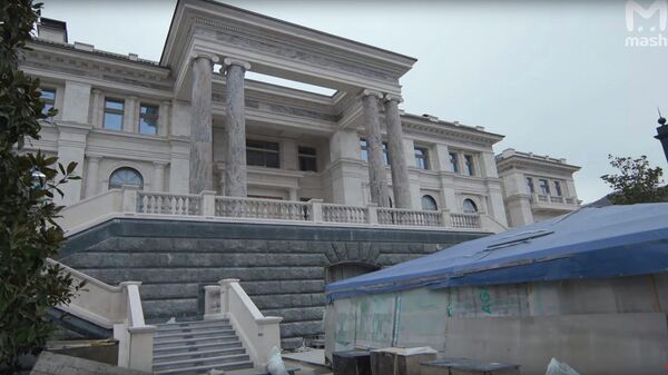 Кадр из репортажа Mash Сказочный дворец: первая экскурсия по дворцу в Геленджике