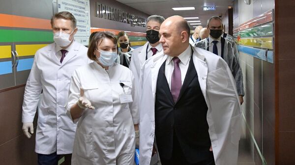 Председатель правительства РФ Михаил Мишустин во время посещения Больницы скорой медицинской помощи в Петрозаводске
