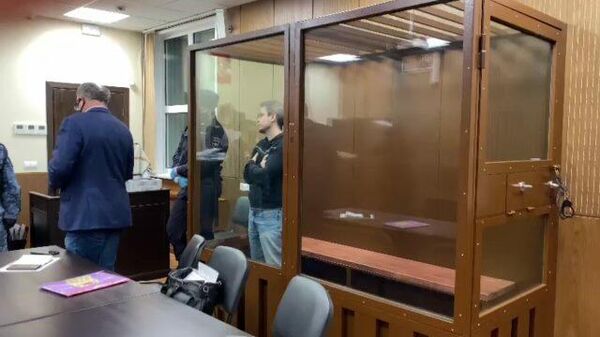 Координатор московского штаба Навального Степанов отправлен под домашний арест. Кадры из суда