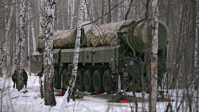 Ракетный комплекс Тополь на полигоне в Новосибирской области