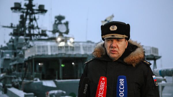 Командующий Северным флотом адмирал Александр Моисеев во время встречи нового большого десантного корабля проекта 11711 Пётр Моргунов