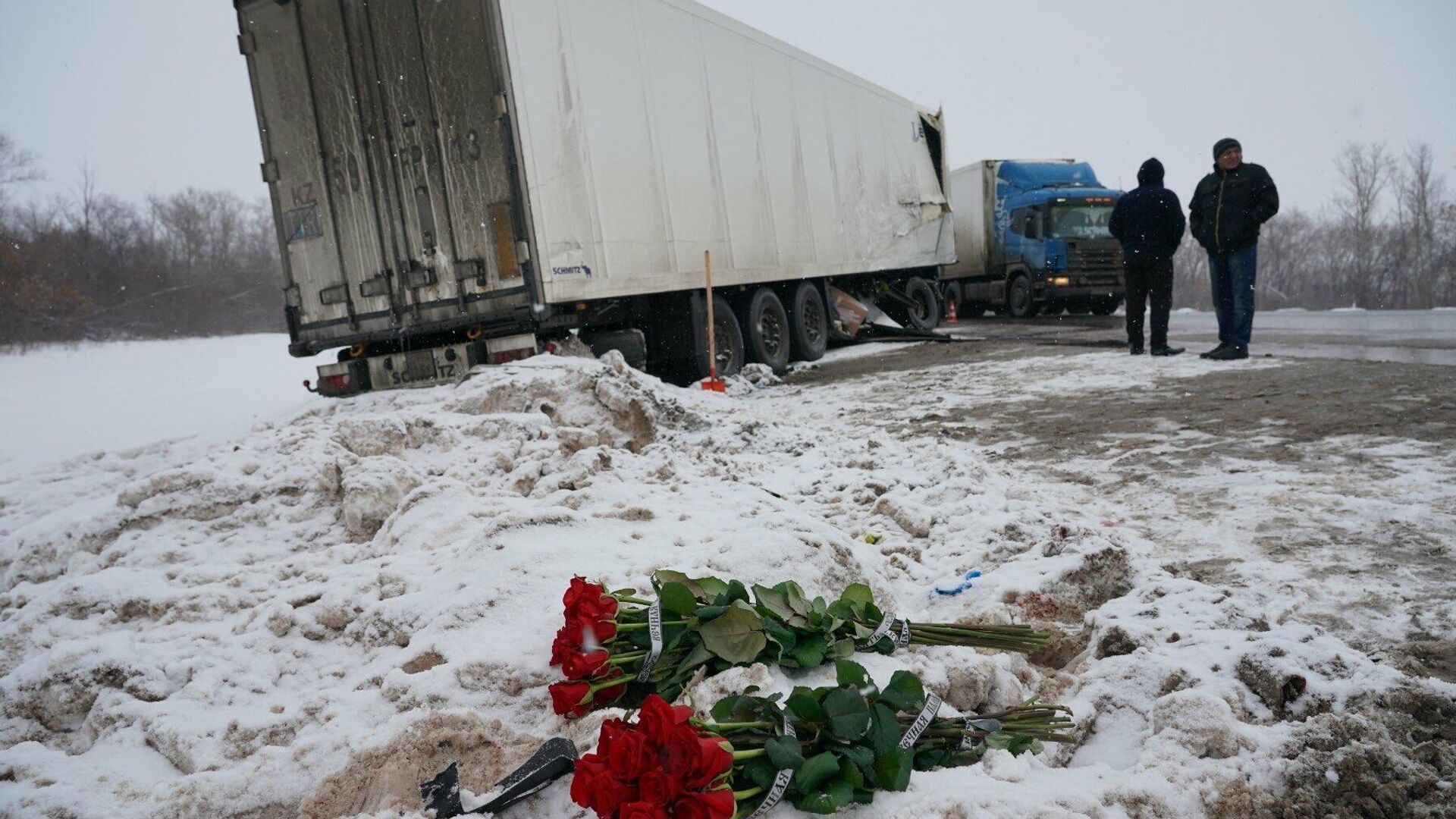 Цвета на месте аварии на трассе М5 под Сызранью - РИА Новости, 1920, 01.02.2021