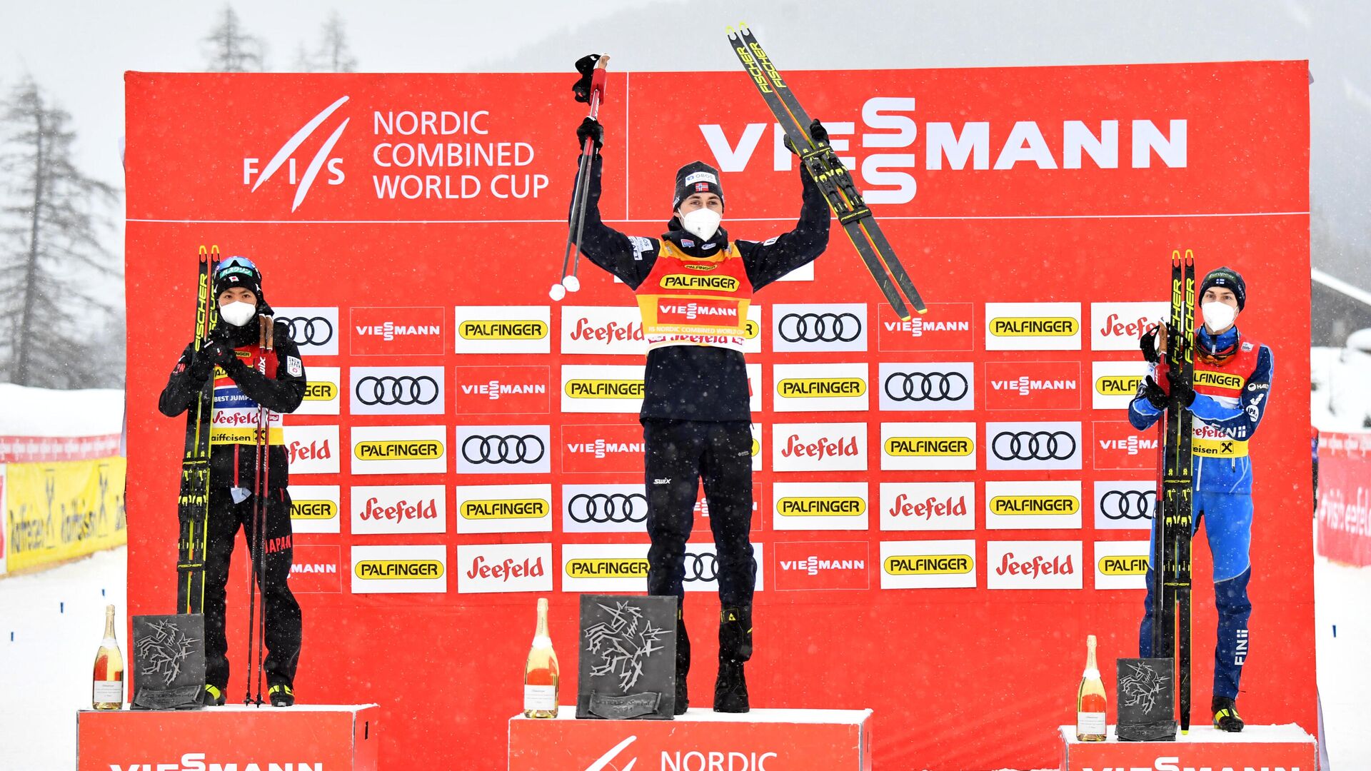 (L to R) Second placed Japan's Akito Watabe, winner Norway's Jarl Magnus Riiber and third placed Finland's Ilkka Herola celebrate on the podium after the Men's Gundersen Normal Hill 10km event of the FIS Nordic Combined World Cup in Seefeld, Austria, on January 30, 2021. (Photo by BARBARA GINDL / APA / AFP) / Austria OUT - РИА Новости, 1920, 30.01.2021