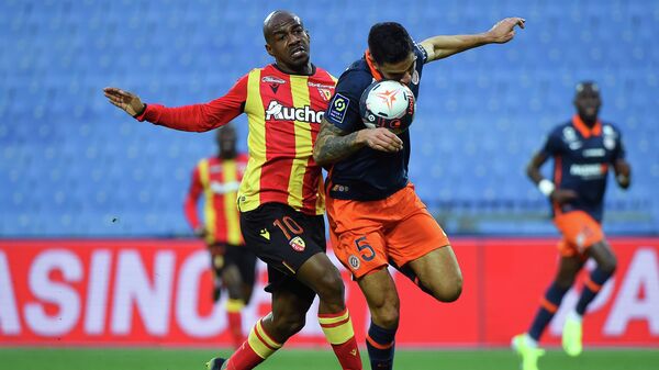 Montpellier's Portuguese defender Pedro Mendes (R) fights for the ball with Lens' Congolese midfielder Gael Kakuta (L)  during the French L1 football match between Montpellier and Lens at the Mosson stadium in Montpellier, Southern France on January 30, 2021. (Photo by Sylvain THOMAS / AFP)