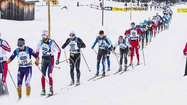 Спортсмены на этапе Ski Classics в Италии