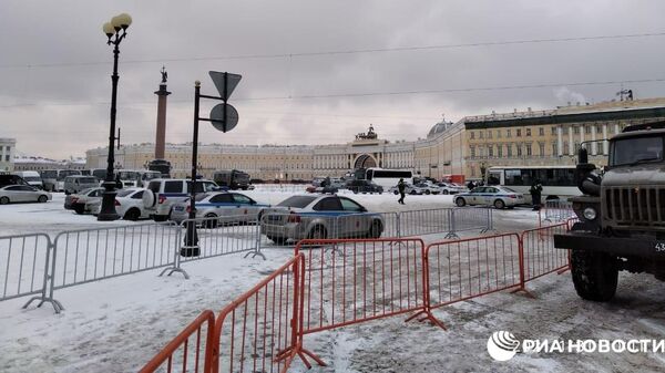 Дворцовую площадь перекрыли  перед несогласованной акцией в Санкт-Петербурге