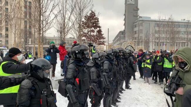 Оцепление у станции метро Красные ворота в Москве