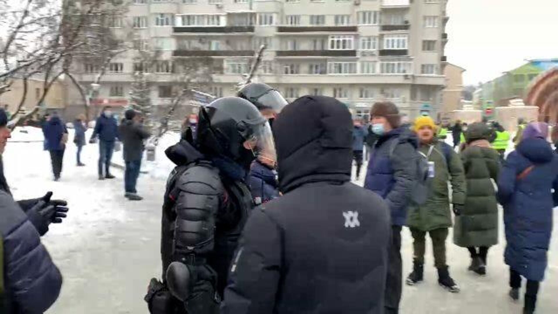 Полиция активно задерживает митингующих у станции метро Красные Ворота в Москве  - РИА Новости, 1920, 31.01.2021