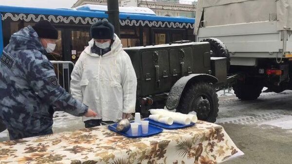 В центре Москвы развернули пункты полевой кухни