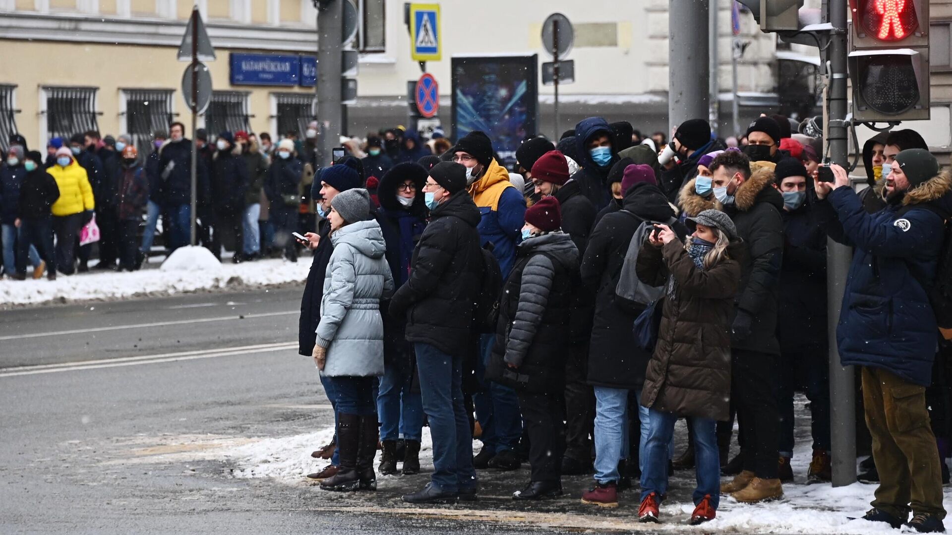 Участники несанкционированной акции сторонников Алексея Навального в Москве у площади Трех вокзалов - РИА Новости, 1920, 31.01.2021