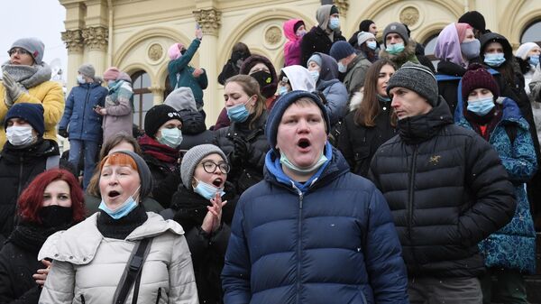 Участники несанкционированной акции в Москве