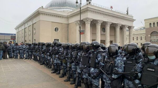 Полиция перекрыла подход станции метро Комсомольской